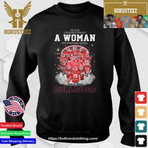 Never Underestimate A Woman Who Understands Football And Loves Georgia Bulldogs Team Signatures 2023 Unisex T-Shirt
