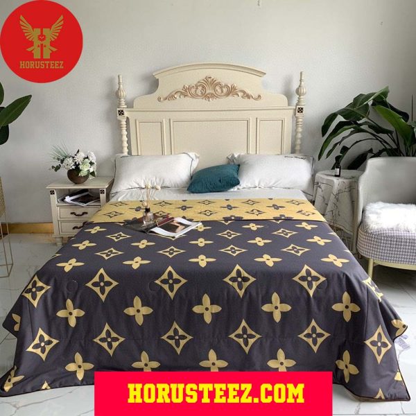 Louis Vuitton Gold Logo Pattern Black Duvet Cover Bedroom Sets Luxury Brand Bedding Bedding Sets